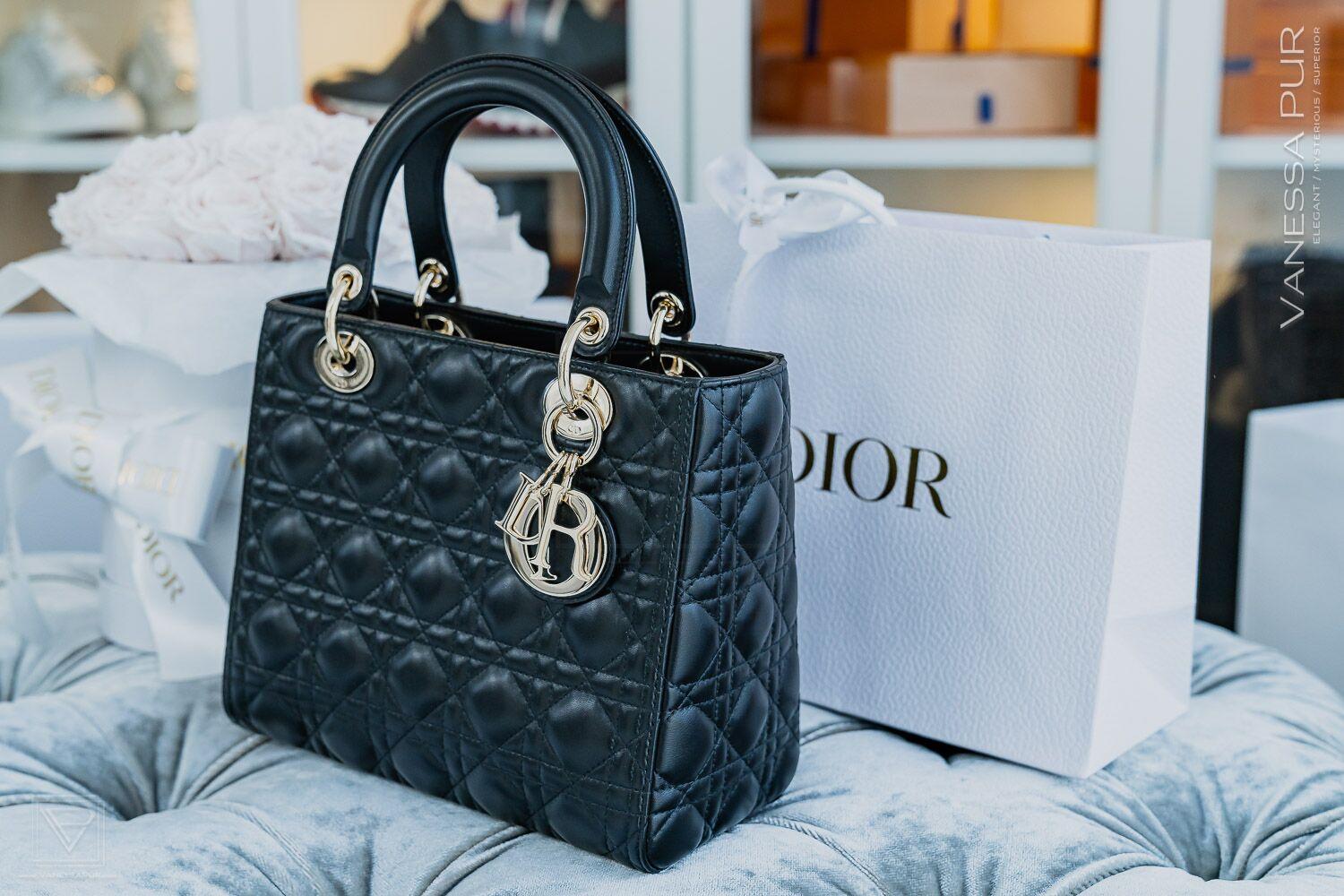 2) The Lady Dior: This bag radiates sophistication with its signature cannage quilt pattern and‌ delicate​ charms. The Lady Dior’s ⁢timeless silhouette is complemented by‍ its versatility, making it a favorite for those who appreciate a blend of tradition ​and contemporary flair